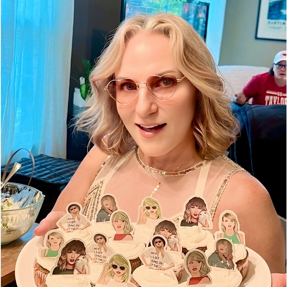 Meet your Posher, Christine - Picture 2 of 5